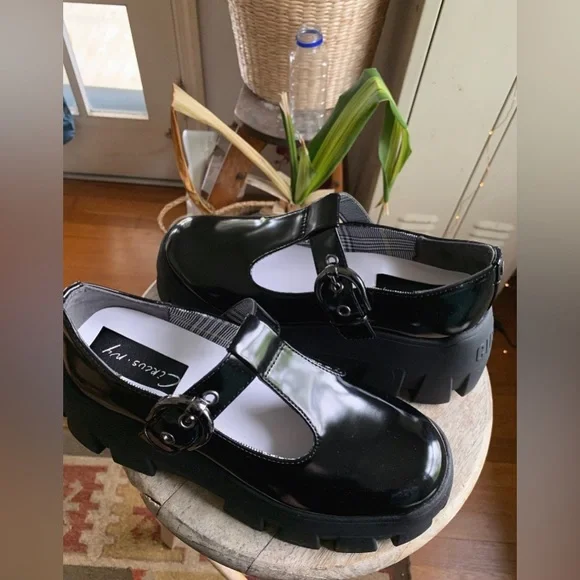 Treaded Platform Mary Janes - Picture 4 of 10